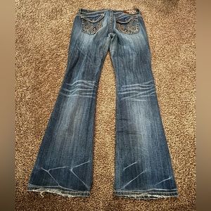 Buckle Blue Jeans with Embroidered Pockets